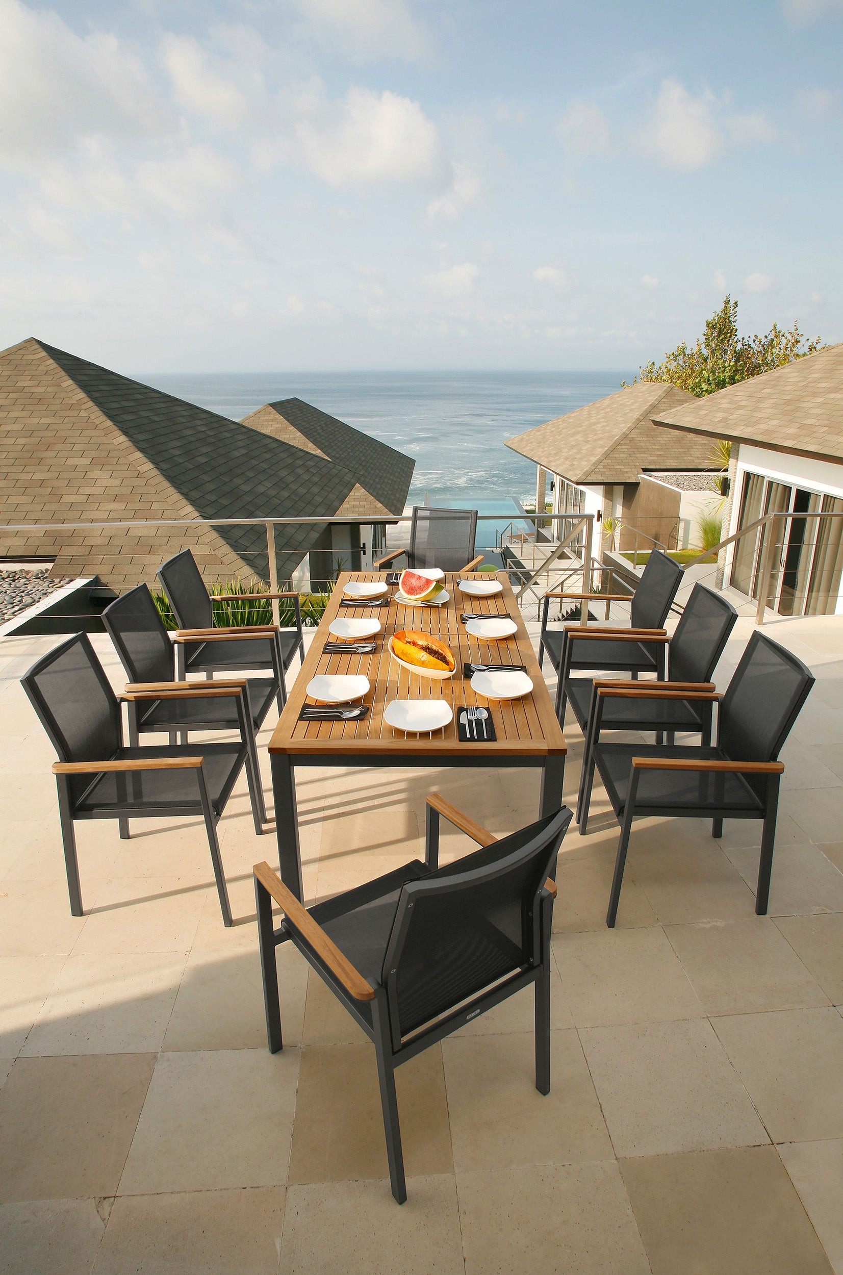Aura Table 150 - Graphite Frame
