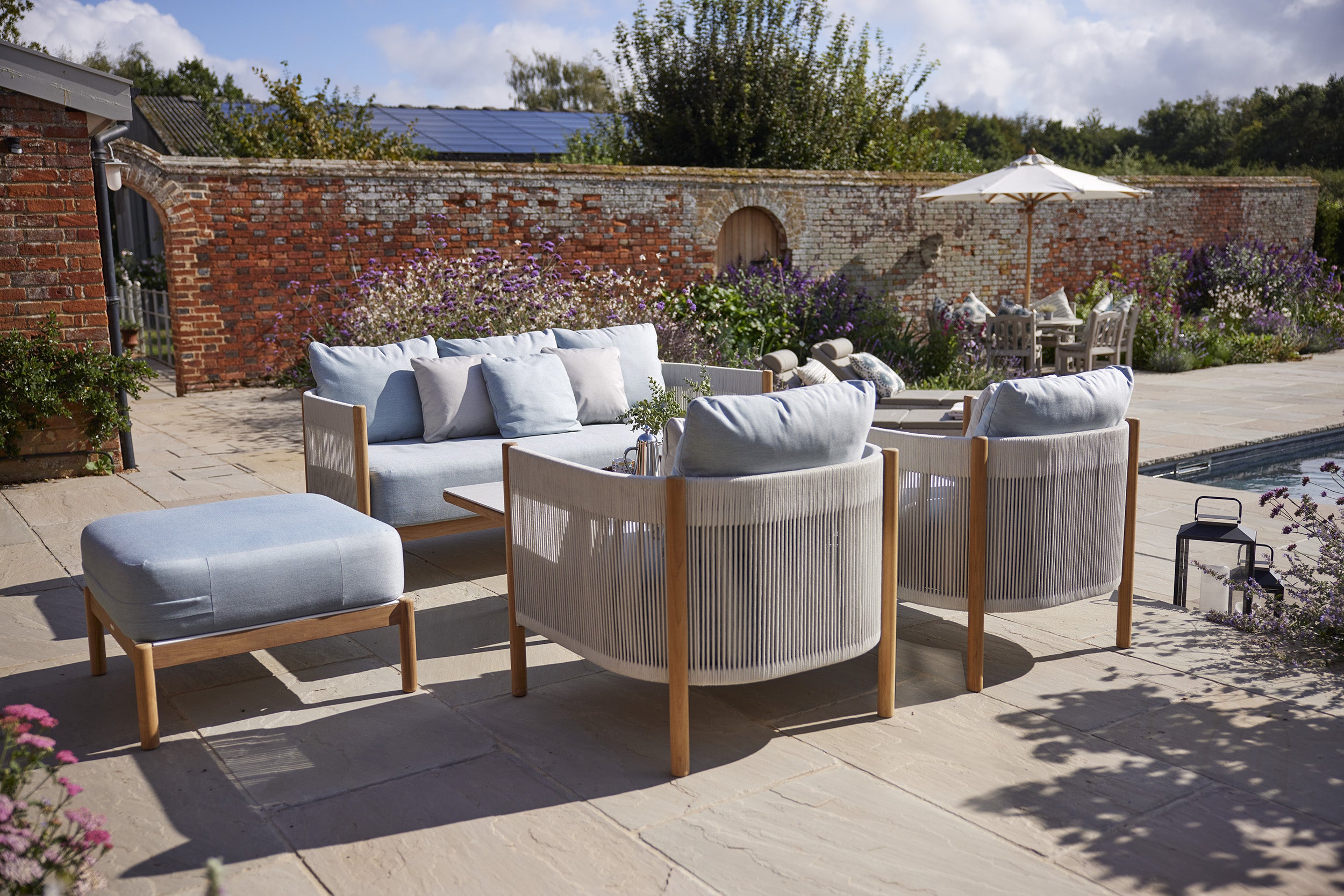 Cocoon Deep-Seated Settee