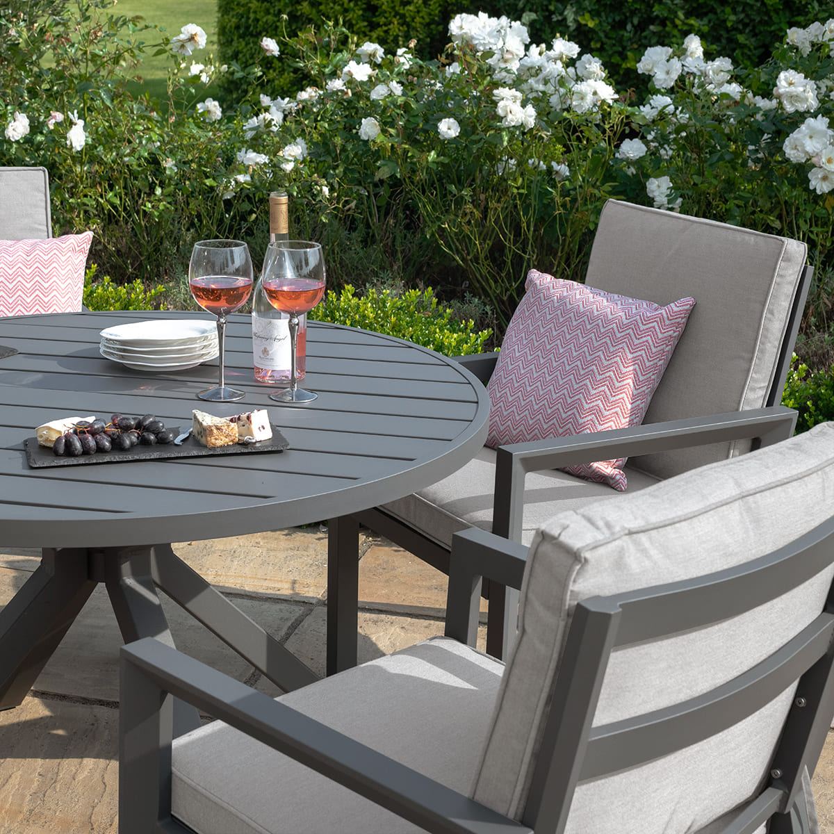 Maze - New York 4 Seat Round Aluminium Dining Set - Dove Grey